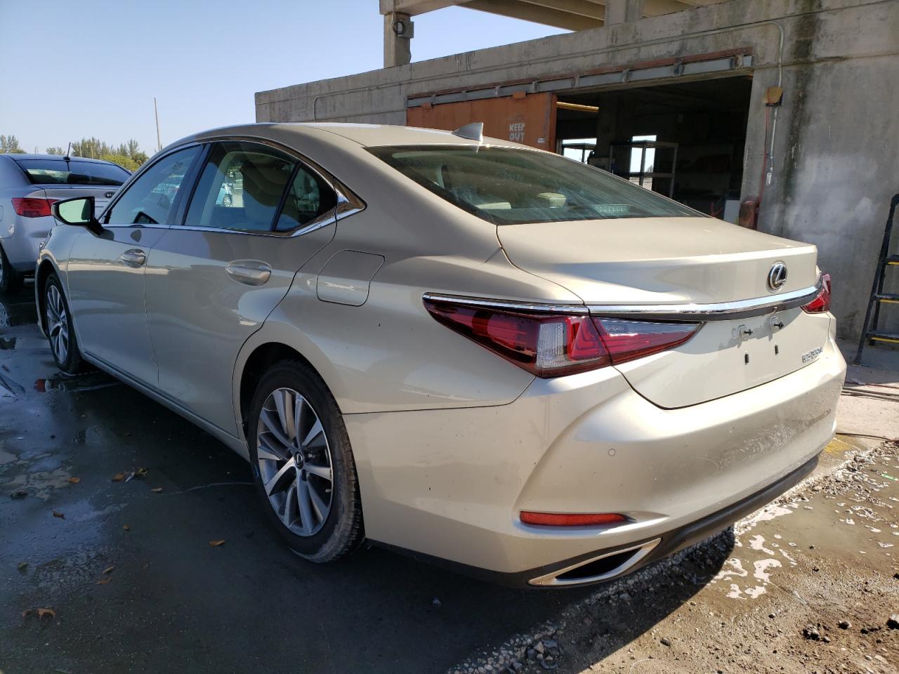 Photo 3 from auction – 2021 LEXUS ES 350 BAS with VIN 58ADZ1B11MU092970