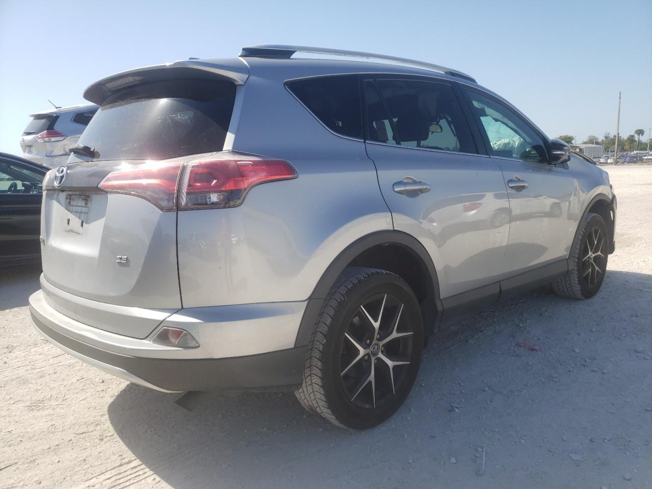 Photo 4 from auction – 2016 TOYOTA RAV4 SE with VIN 2T3NFREV5GW264057