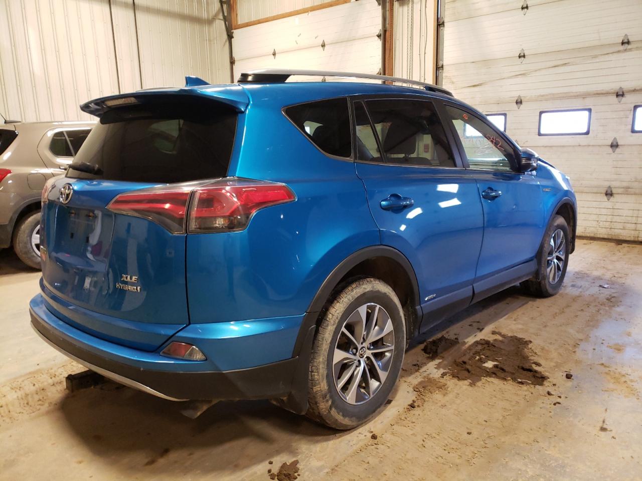 Photo 4 from auction – 2017 TOYOTA RAV4 with VIN JTDKBRFU0H3028926