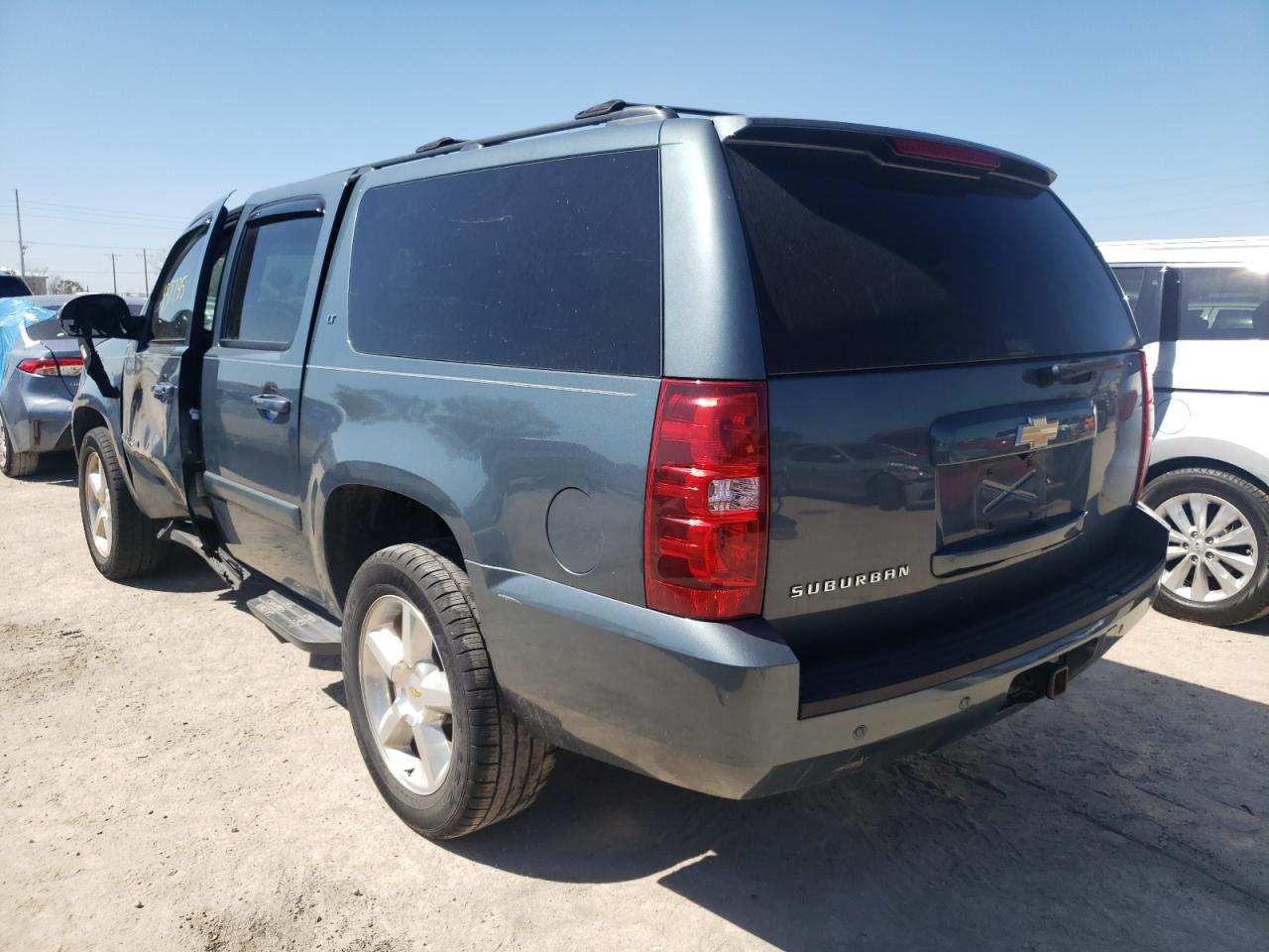 Photo 3 from auction – 2009 CHEVROLET SUBURBAN C with VIN 1GNFC260X9J123713