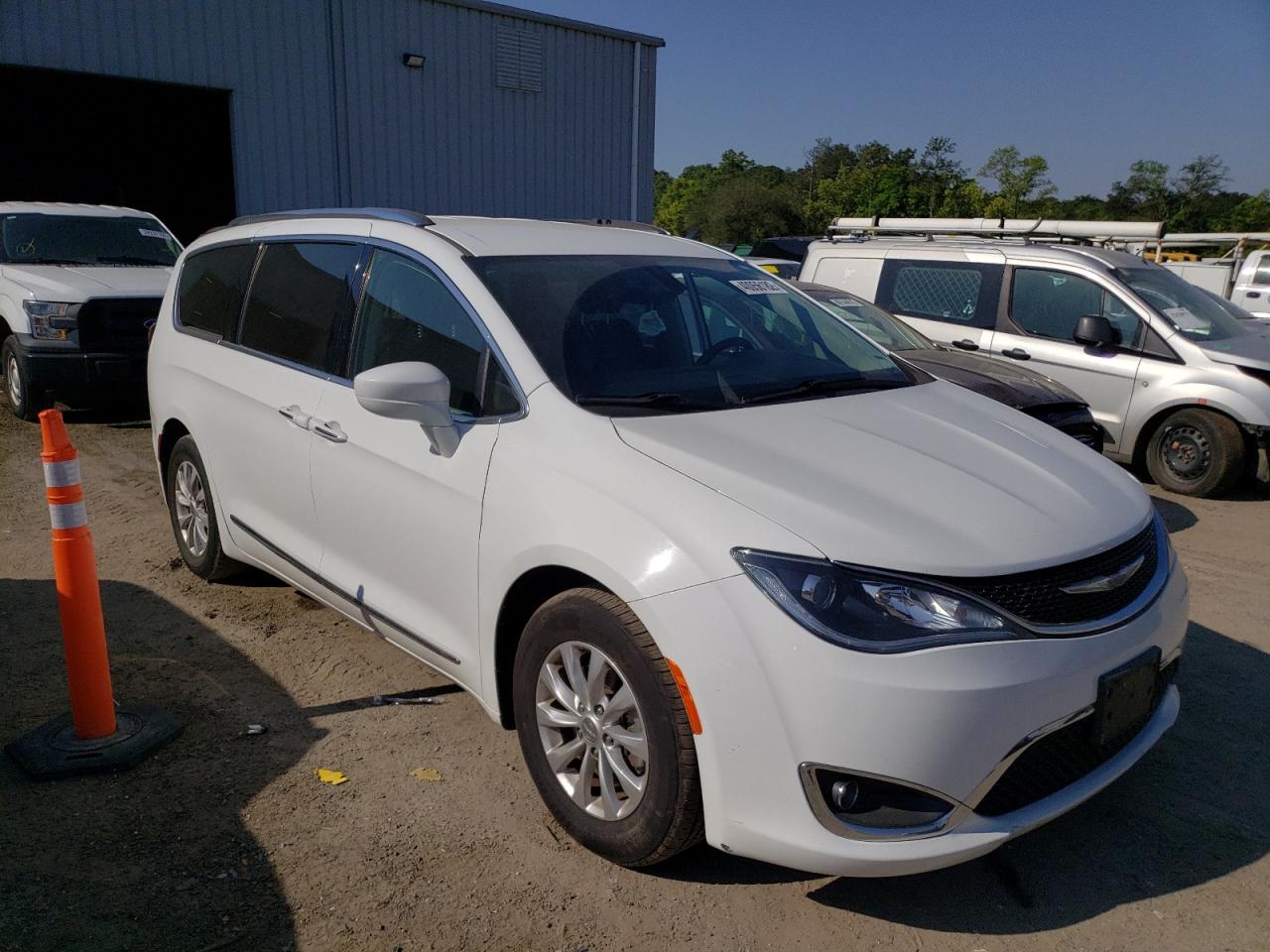 CHRYSLER PACIFICA T 2018 with VIN 2C4RC1BG2JR210993 - Photo from auction