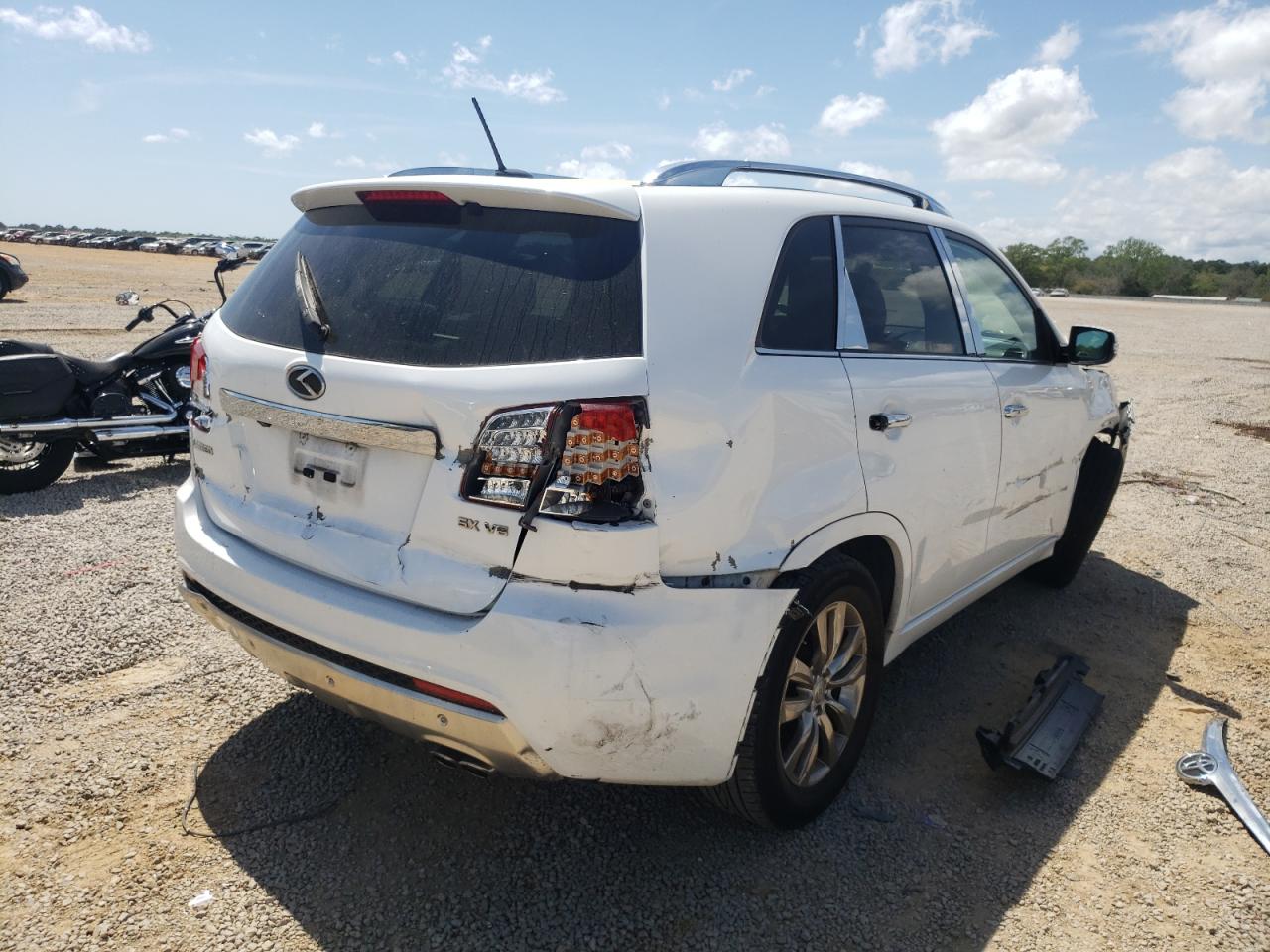 Photo 4 from auction – 2011 KIA SORENTO SX with VIN 5XYKW4A26BG136483