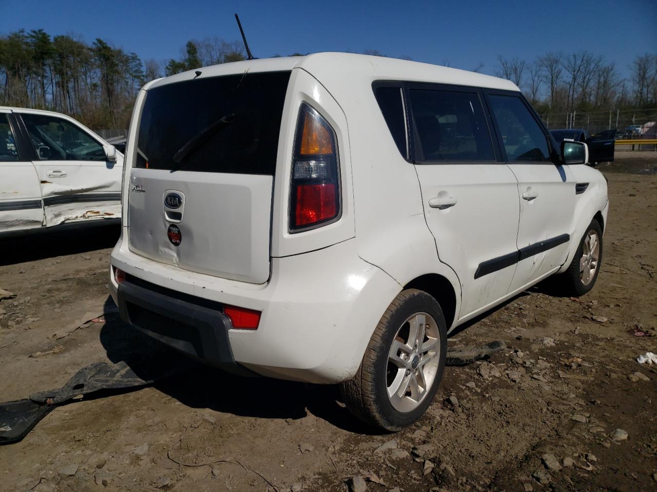 Photo 4 from auction – 2011 KIA SOUL + with VIN KNDJT2A21B7262207