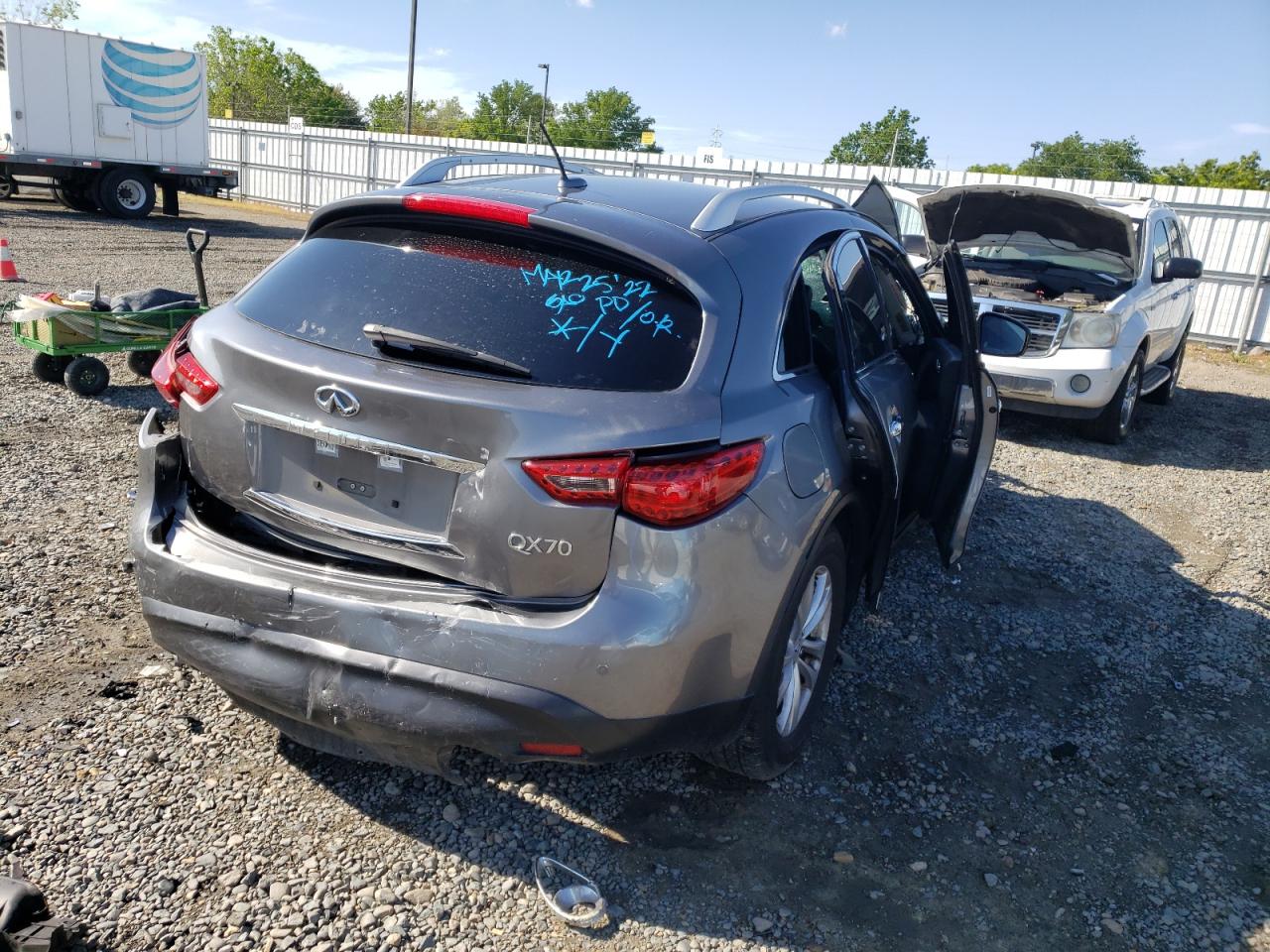 Photo 4 from auction – 2017 INFINITI QX70 with VIN JN8CS1MWXHM415928