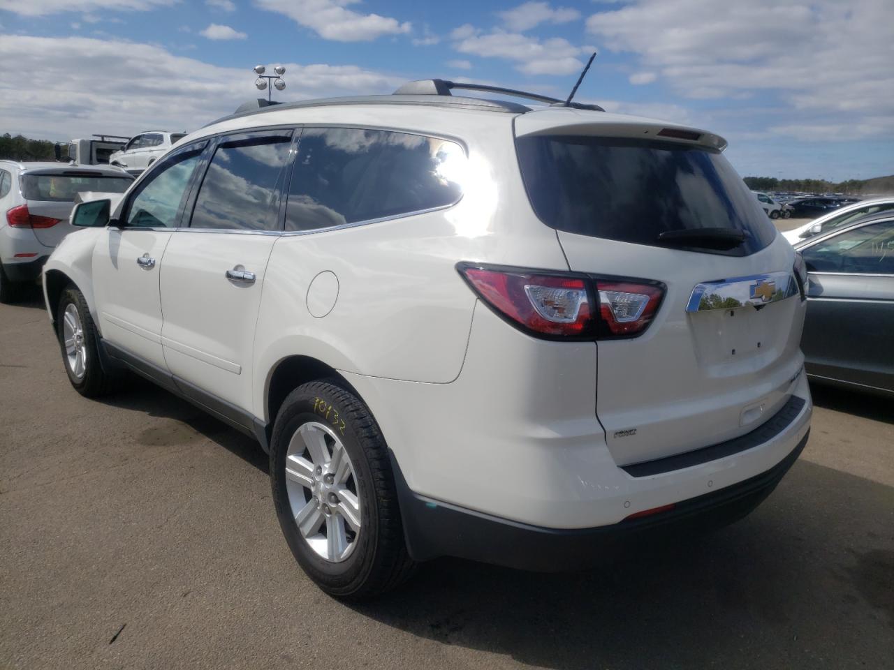 Photo 3 from auction – 2014 CHEVROLET TRAVERSE L with VIN 1GNKVHKDXEJ255997
