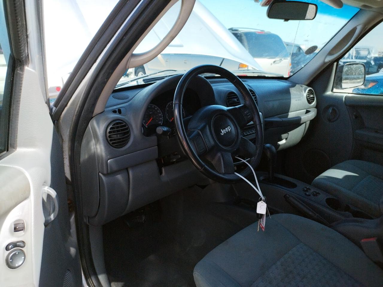 Photo 9 from auction – 2006 JEEP LIBERTY SP with VIN 1J4GK48K16W292134