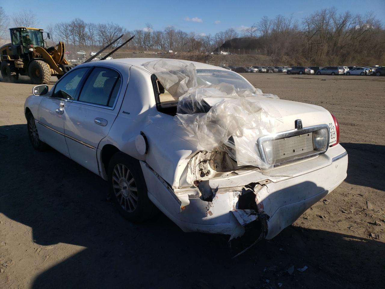 Photo 3 from auction – 2004 LINCOLN TOWN CAR E with VIN 1LNHM81W44Y607062