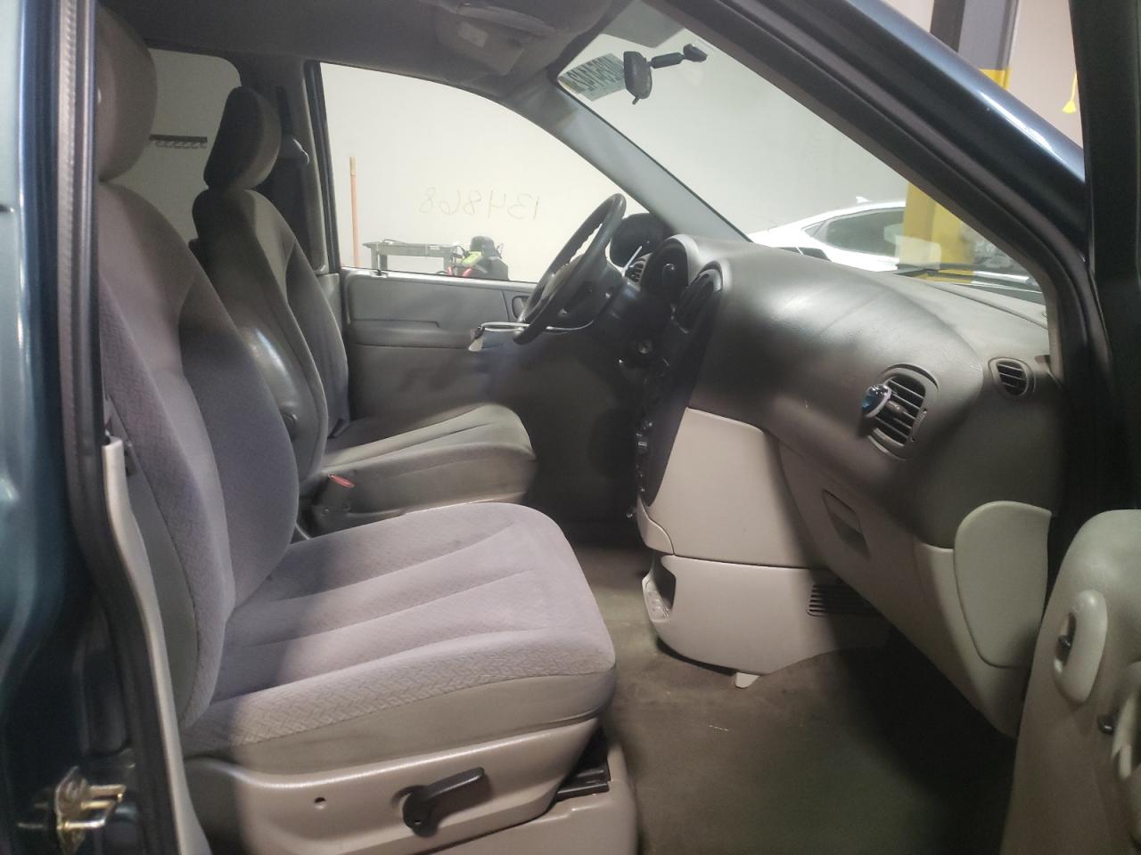 Photo 5 from auction – 2005 DODGE GRAND CARA with VIN 1D4GP24R05B429538