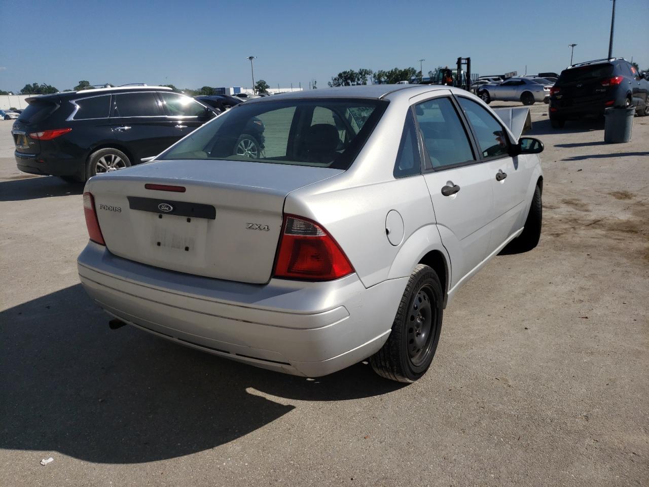 Photo 4 from auction – 2005 FORD FOCUS ZX4 with VIN 1FAFP34N15W286044
