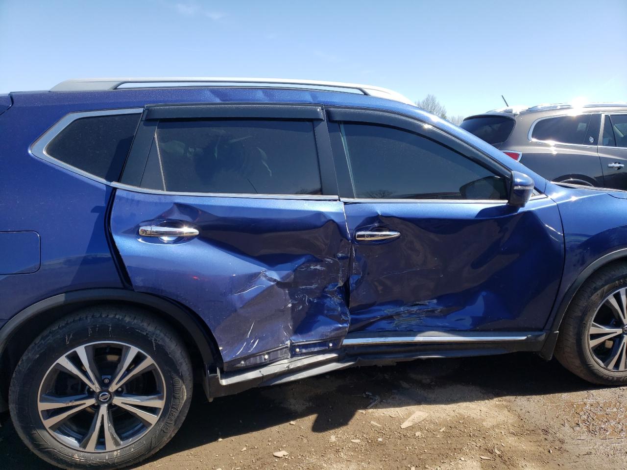 Photo 9 from auction – 2017 NISSAN ROGUE S with VIN 5N1AT2MT0HC762116