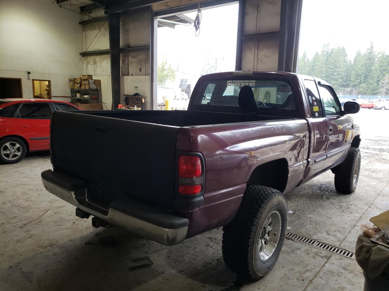 Photo 4 from auction – 2001 DODGE RAM 2500 with VIN 1B7KF23691J515657