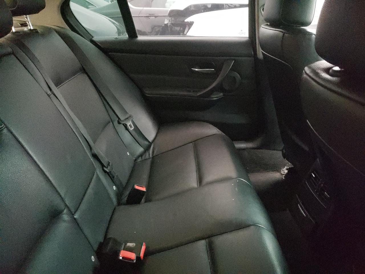 Photo 6 from auction – 2006 BMW 330 I with VIN WBAVB33586KR72514