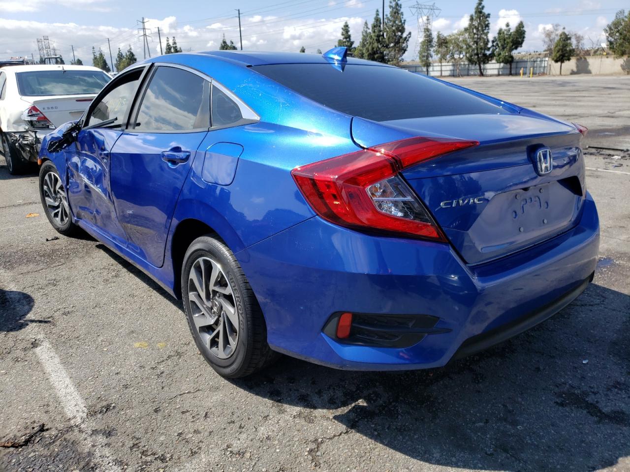 Photo 3 from auction – 2018 HONDA CIVIC EX with VIN 2HGFC2F70JH561671