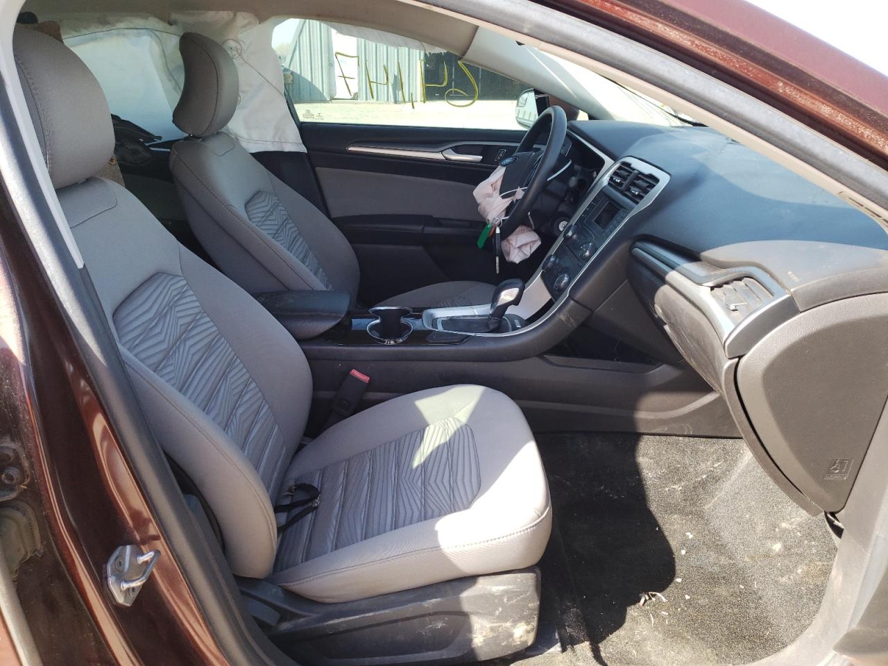 Photo 5 from auction – 2016 FORD FUSION S with VIN 3FA6P0G71GR366008