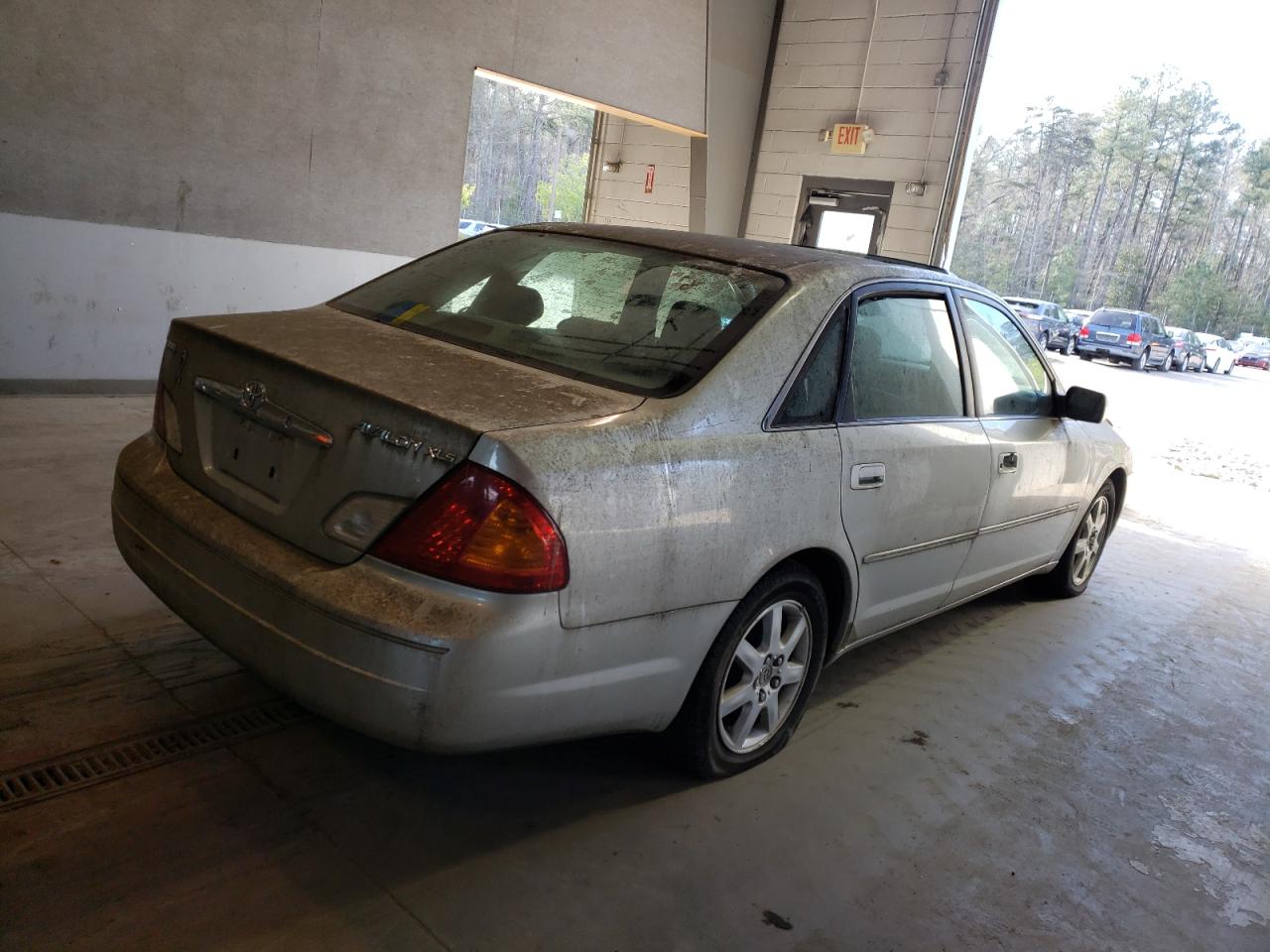 Photo 4 from auction – 2000 TOYOTA AVALON with VIN 4T1BF28B2YU104045