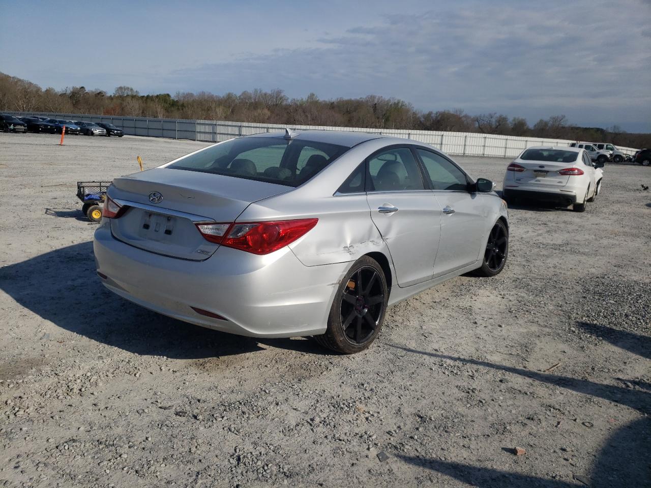 Photo 4 from auction – 2011 HYUNDAI SONATA SE with VIN 5NPEC4AC7BH243677