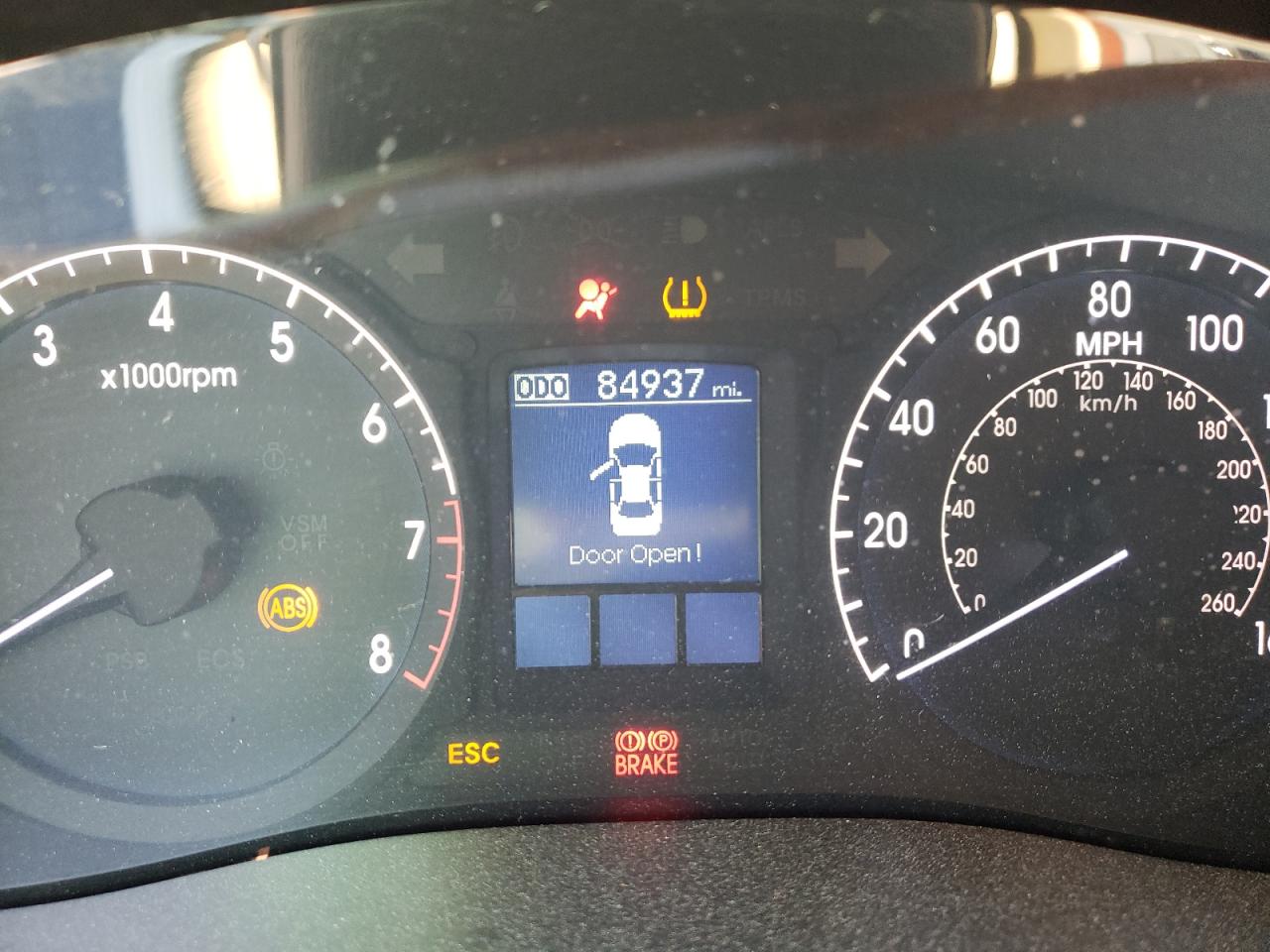 Photo 8 from auction – 2012 HYUNDAI GENESIS 3. with VIN KMHGC4DD1CU158124