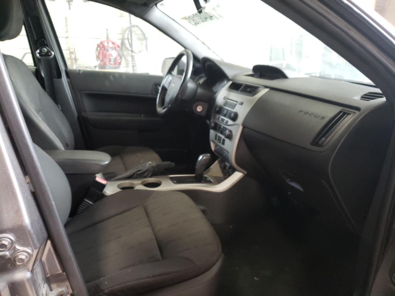 Photo 5 from auction – 2011 FORD FOCUS SE with VIN 1FAHP3FNXBW105461