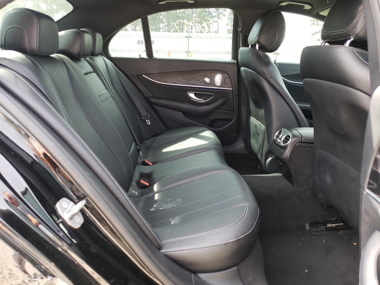 Photo 6 from auction – 2017 MERCEDES-BENZ E 300 with VIN WDDZF4JB2HA023952
