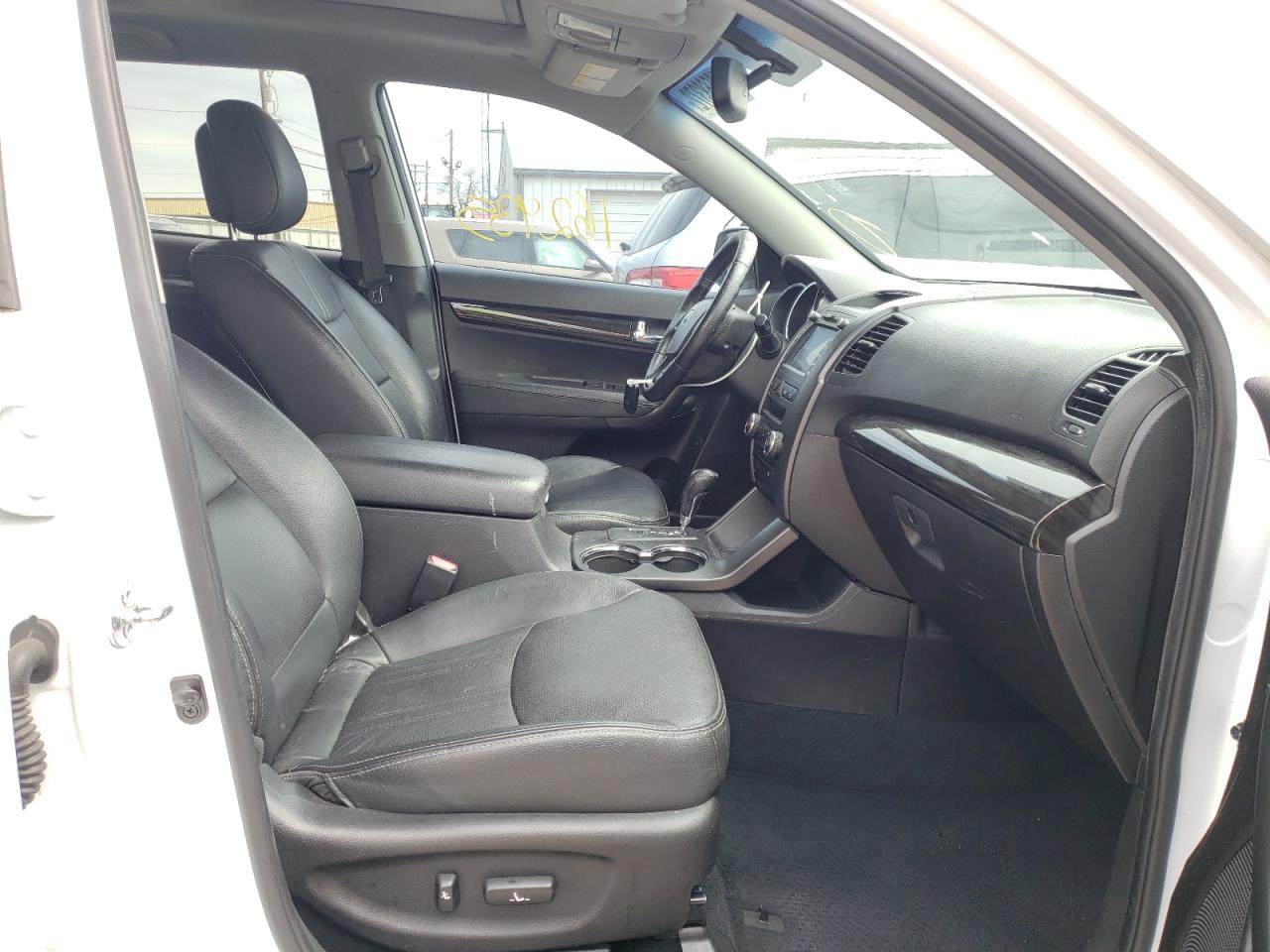Photo 5 from auction – 2013 KIA SORENTO EX with VIN 5XYKUDA28DG411215
