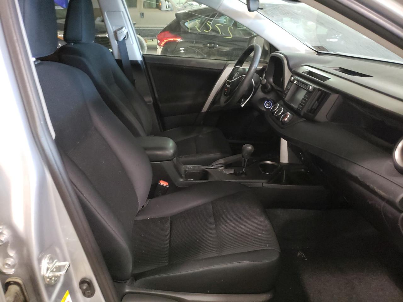 Photo 5 from auction – 2017 TOYOTA RAV4 LE with VIN 2T3BFREV3HW597698