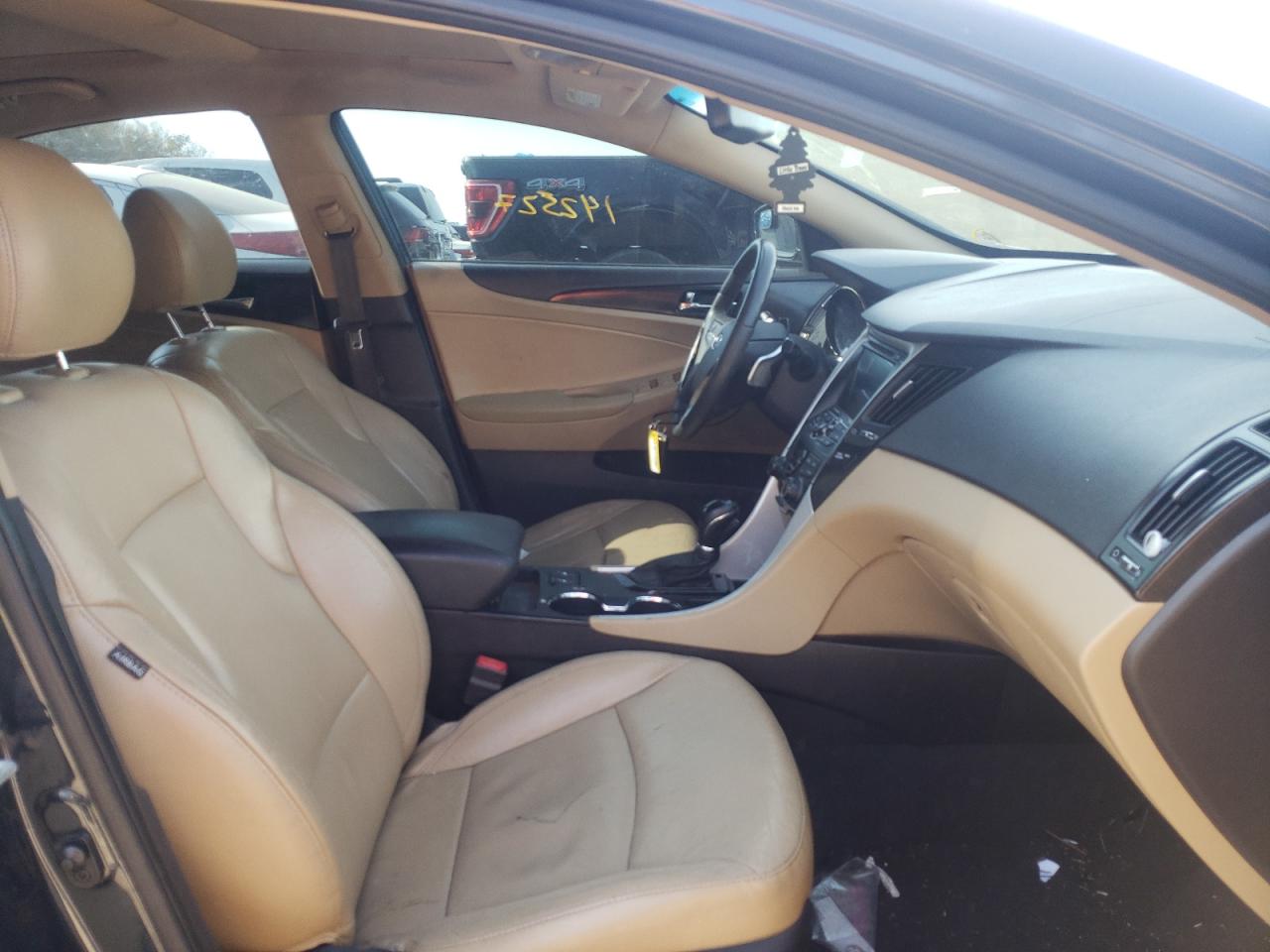 Photo 5 from auction – 2013 HYUNDAI SONATA SE with VIN 5NPEC4AB4DH581208