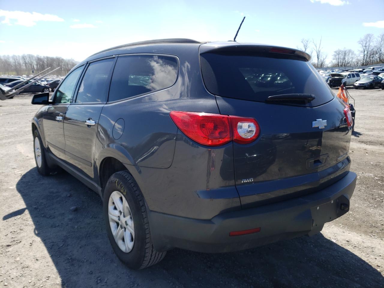 Photo 3 from auction – 2011 CHEVROLET TRAVERSE L with VIN 1GNKVFED5BJ225270