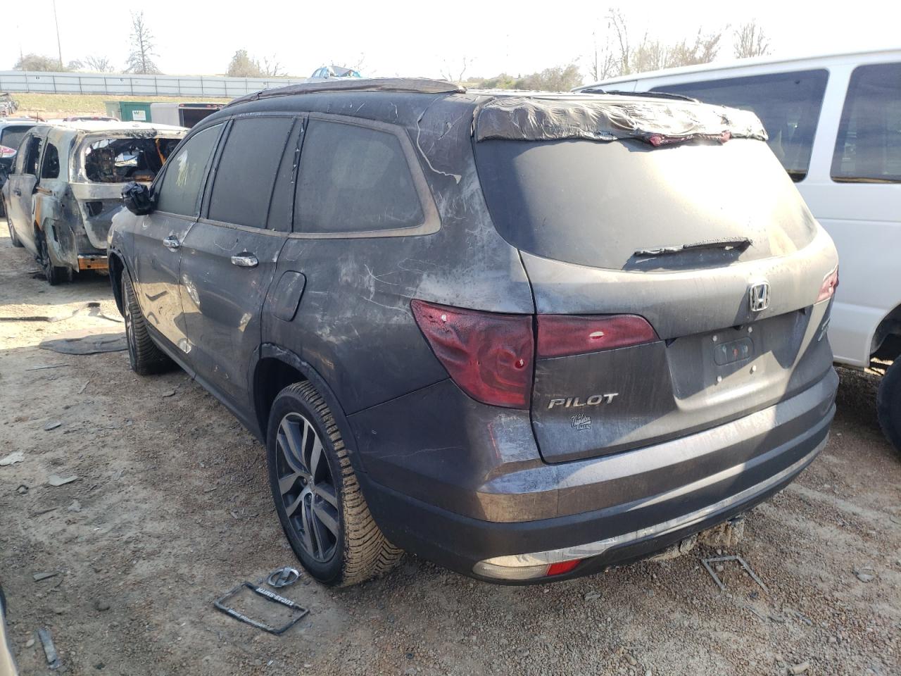 Photo 3 from auction – 2017 HONDA PILOT TOUR with VIN 5FNYF6H96HB031984