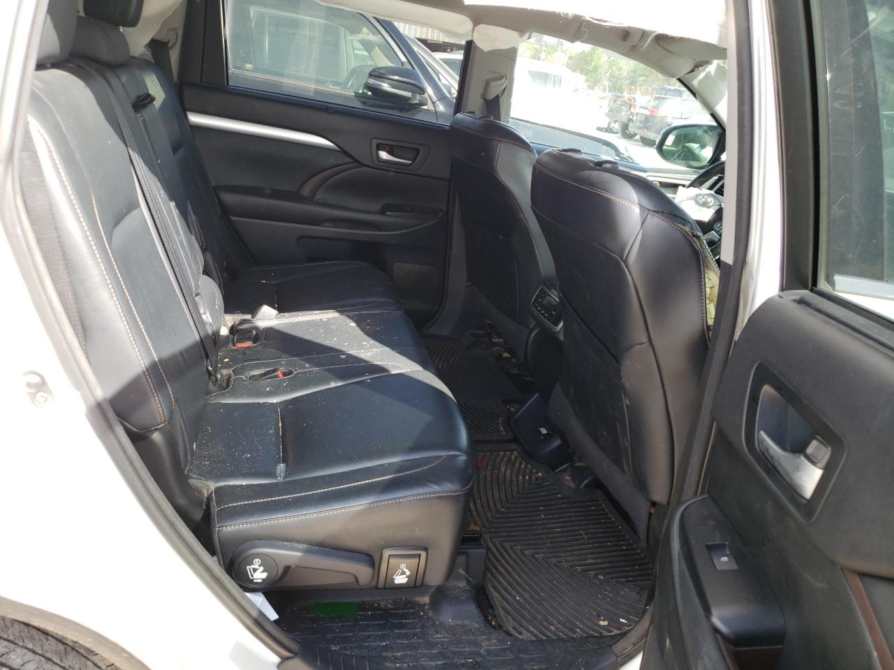 Photo 6 from auction – 2015 TOYOTA HIGHLANDER with VIN 5TDKKRFH2FS091797