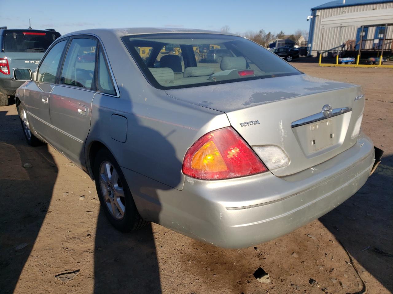 Photo 3 from auction – 2000 TOYOTA AVALON XL with VIN 4T1BF28B3YU007033