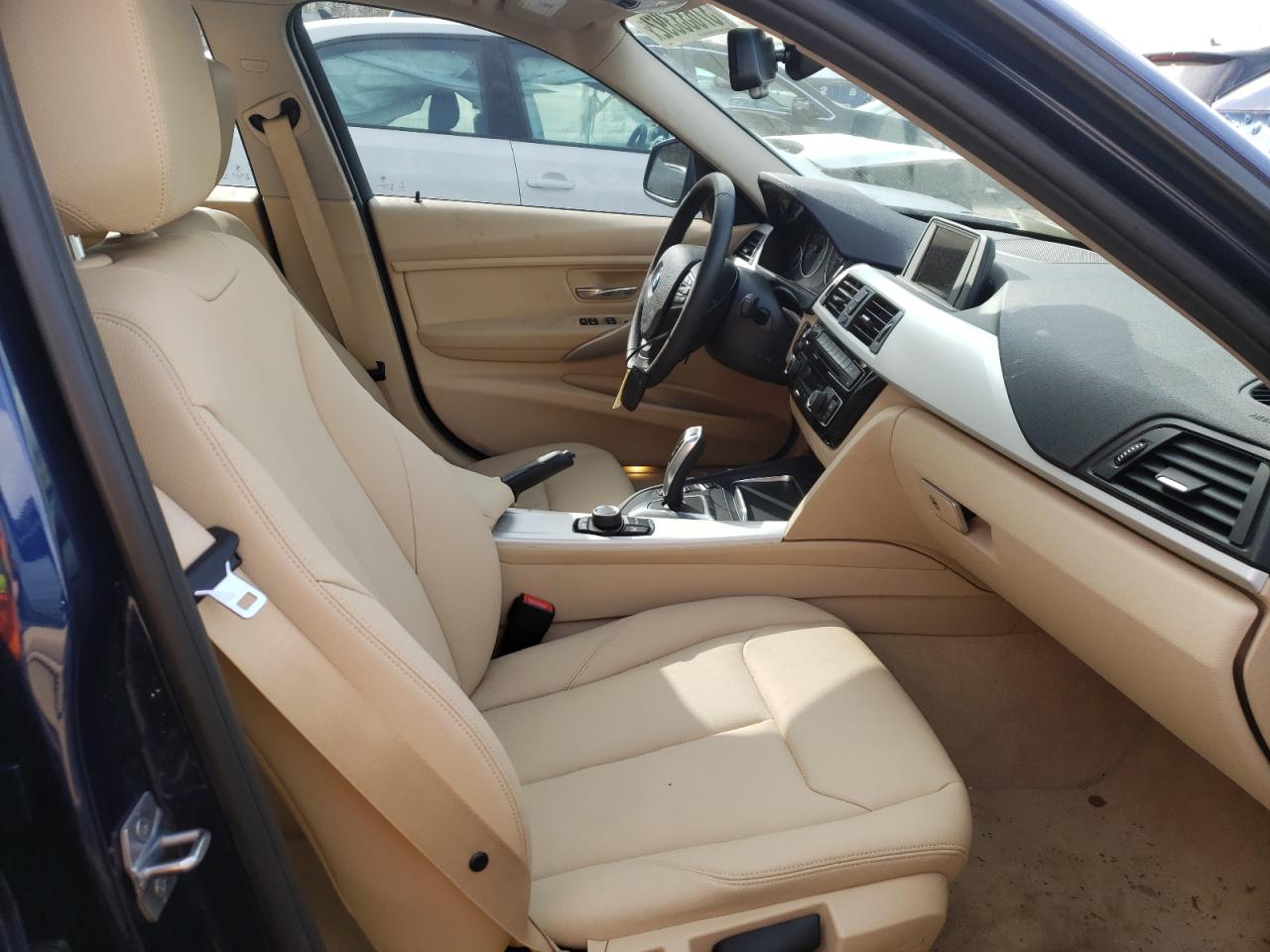Photo 5 from auction – 2016 BMW 320 XI with VIN WBA8A3C58GK690004