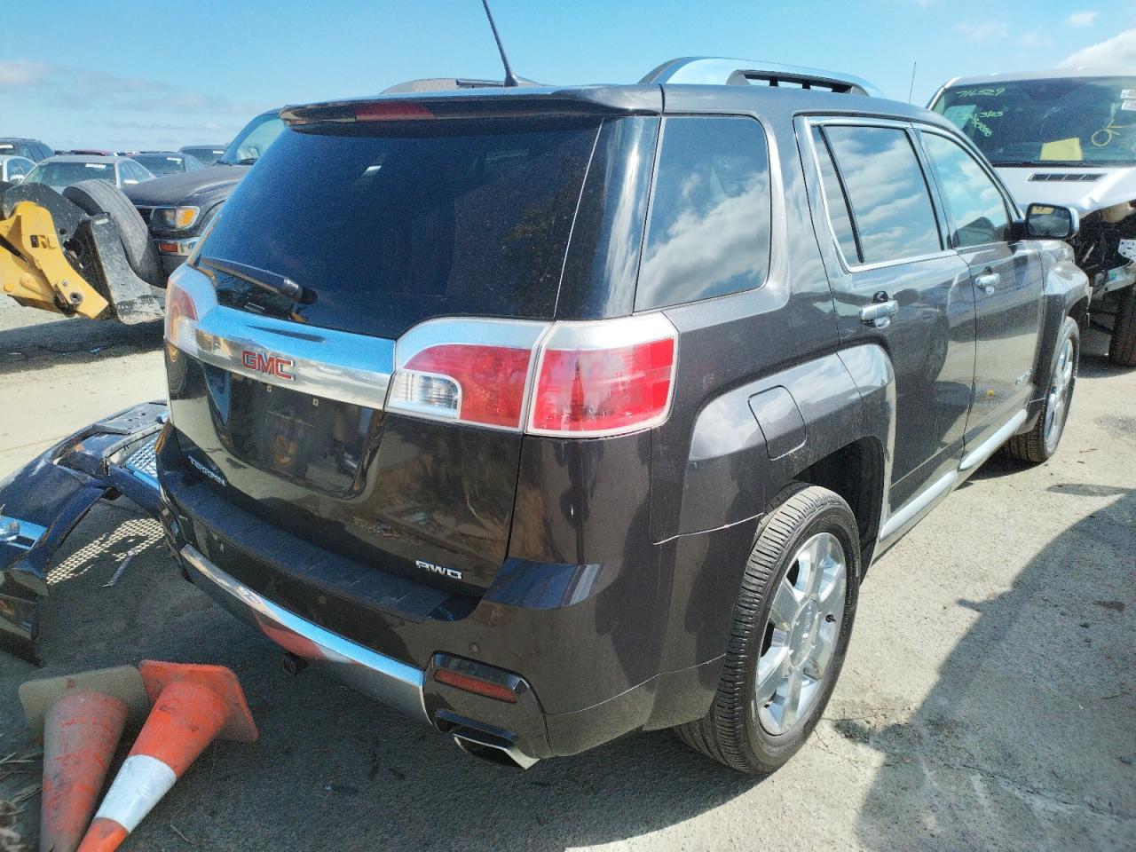 Photo 4 from auction – 2014 GMC TERRAIN DE with VIN 2GKFLZE38E6152734