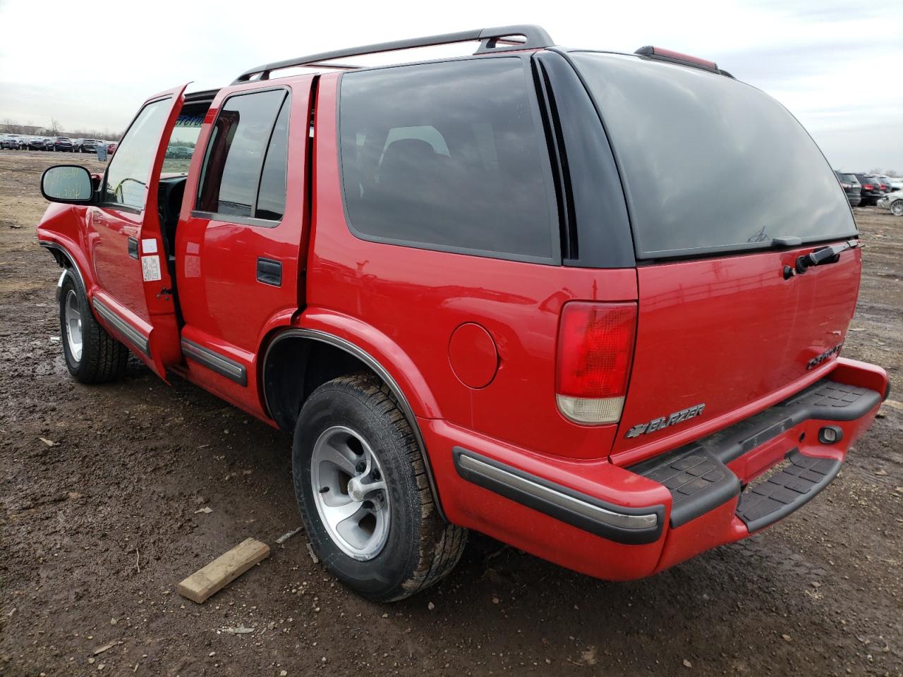 صورة رقم 3 من المزاد - 1998 CHEVROLET BLAZER مع VIN 1GNCS13W7W2160295