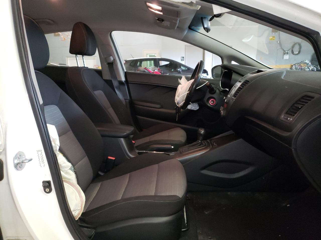 Photo 5 from auction – 2014 KIA FORTE EX with VIN KNAFX4A85E5047789
