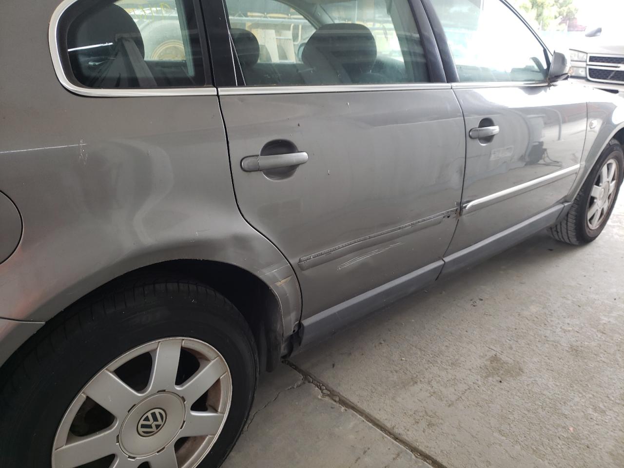 Photo 9 from auction – 2004 VOLKSWAGEN PASSAT GL with VIN WVWMD63B64P044569