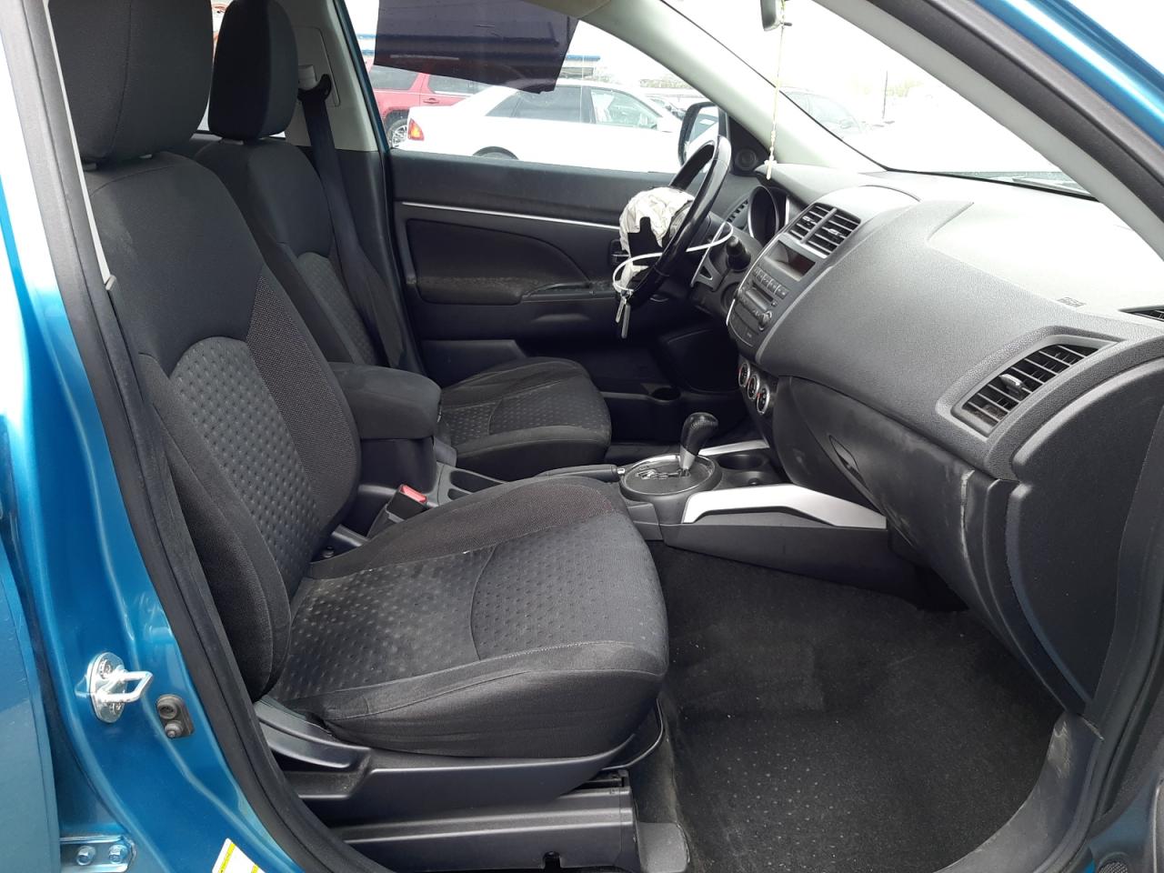 Photo 5 from auction – 2011 MITSUBISHI OUTLANDER with VIN JA4AP4AUXBZ005238