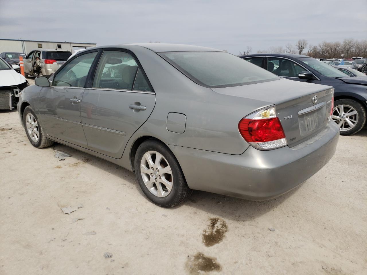 Photo 3 from auction – 2005 TOYOTA CAMRY LE with VIN 4T1BF30K35U596176