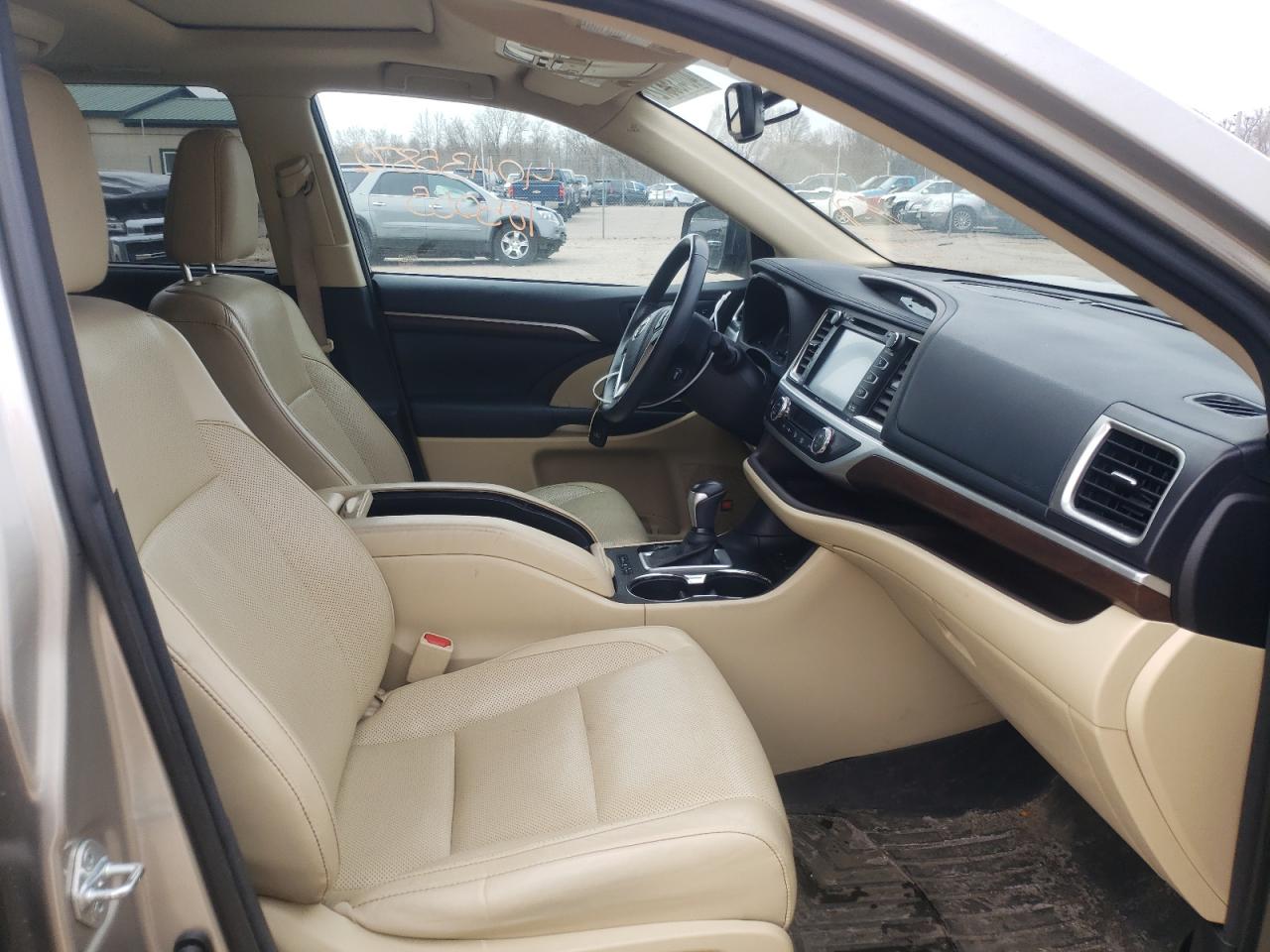Photo 5 from auction – 2015 TOYOTA HIGHLANDER with VIN 5TDDKRFH9FS213578