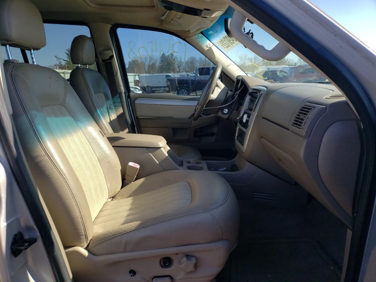 Photo 5 from auction – 2002 MERCURY MOUNTAINEE with VIN 4M2ZU86W62ZJ42495