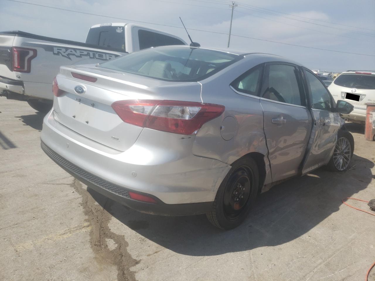 Photo 4 from auction – 2012 FORD FOCUS SEL with VIN 1FAHP3H28CL429787