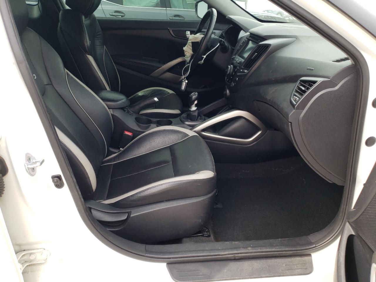Photo 5 from auction – 2013 HYUNDAI VELOSTER T with VIN KMHTC6AE3DU096279