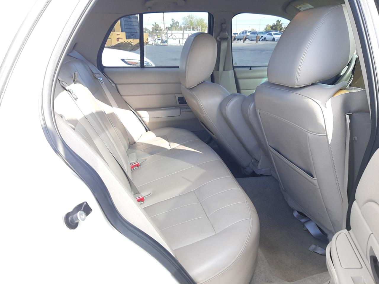 Photo 6 from auction – 2011 FORD CROWN VICT with VIN 2FABP7EV1BX127433