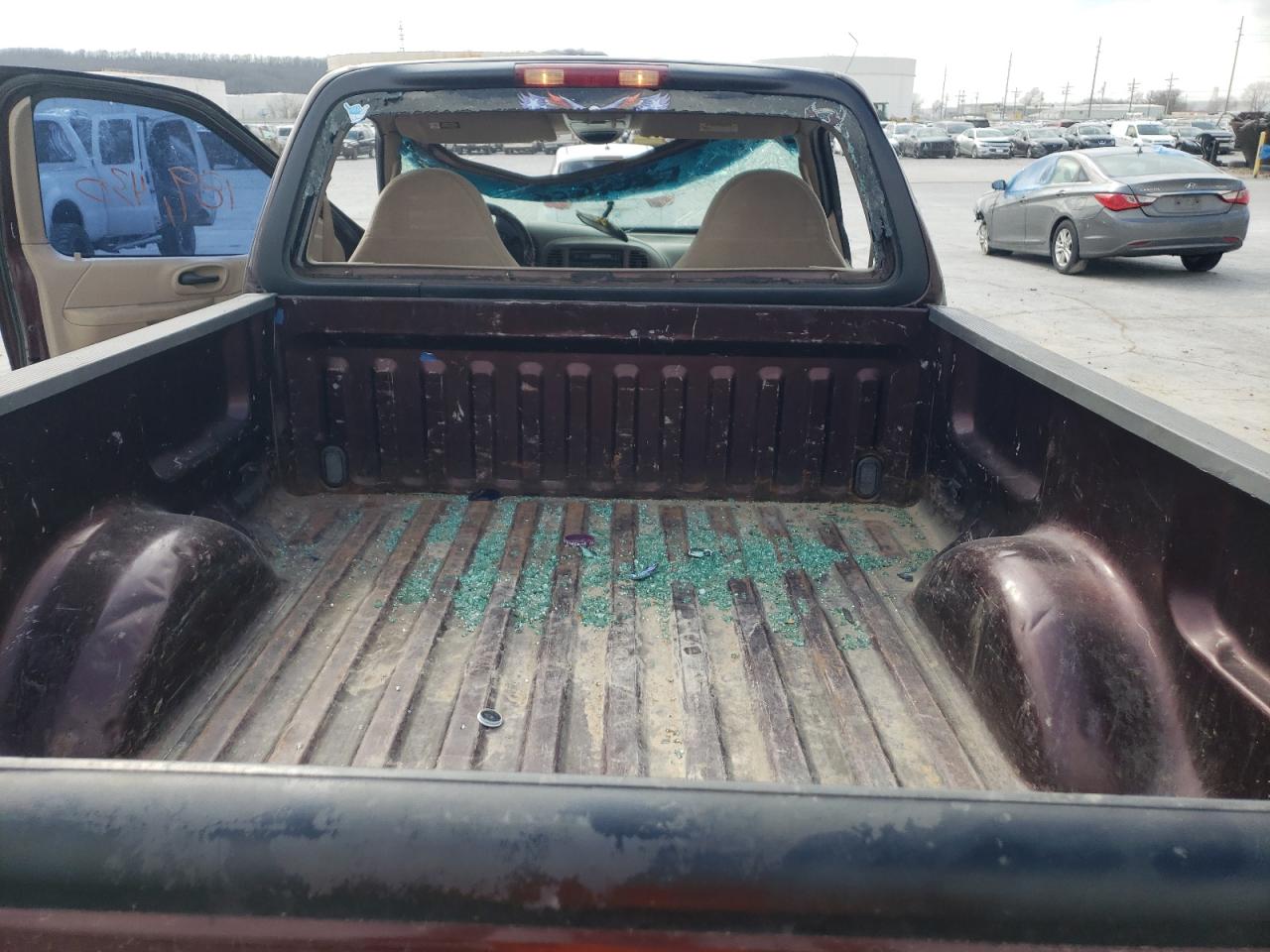 Photo 6 from auction – 2000 FORD F150 with VIN 1FTZF1721YKB15077