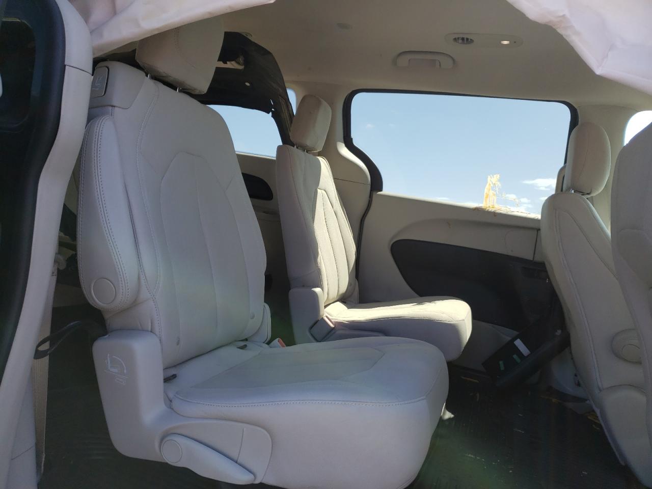 Photo 6 from auction – 2017 CHRYSLER PACIFICA T with VIN 2C4RC1DG4HR502295