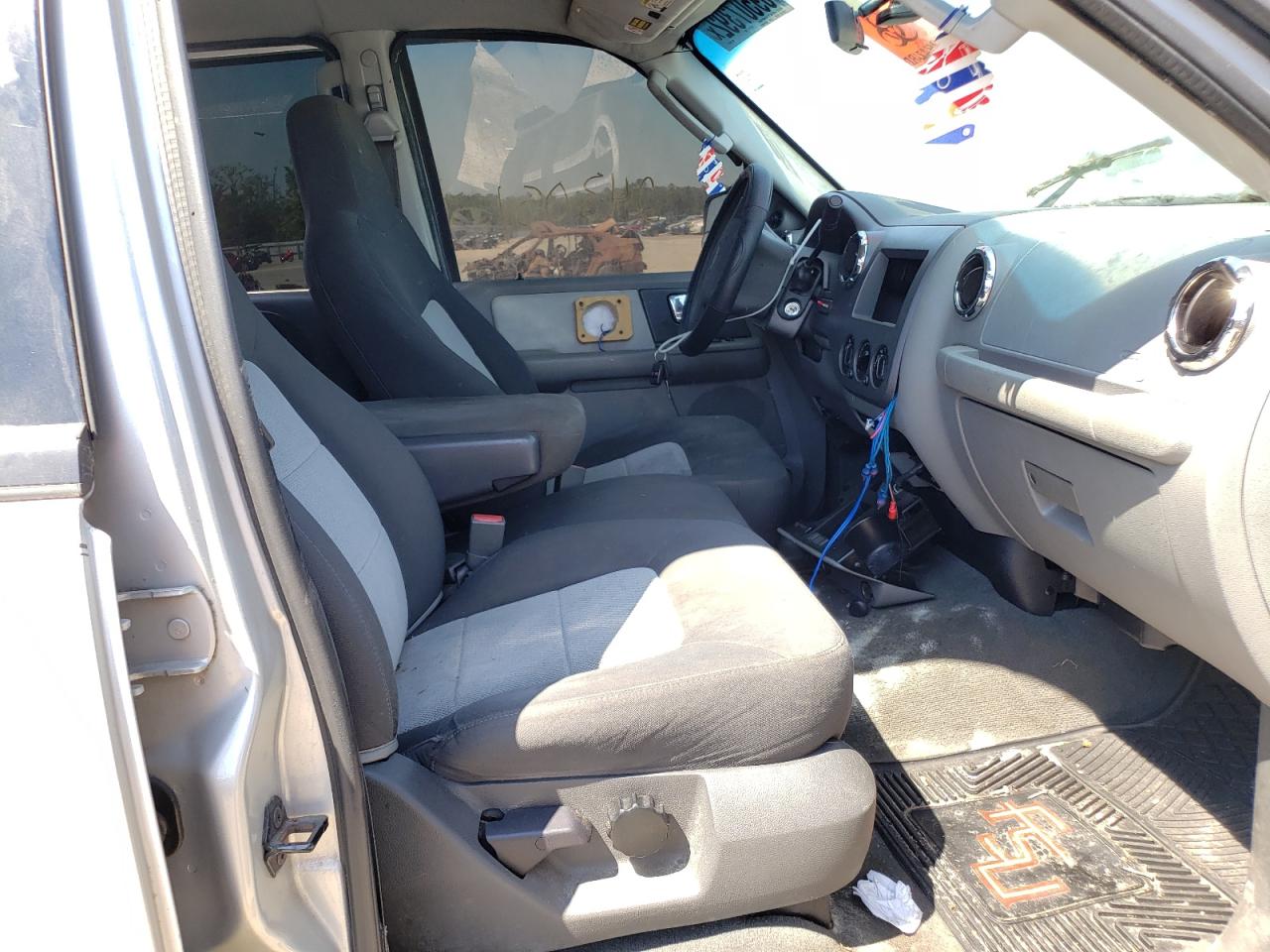 Photo 5 from auction – 2005 FORD EXPEDITION with VIN 1FMPU13595LA18742