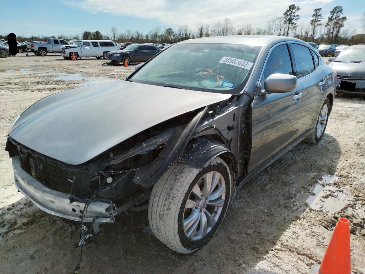 Photo 2 from auction – 2011 INFINITI M37 with VIN JN1BY1AP2BM325136