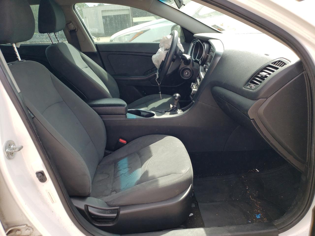 Photo 5 from auction – 2015 KIA OPTIMA LX with VIN 5XXGM4A72FG462654