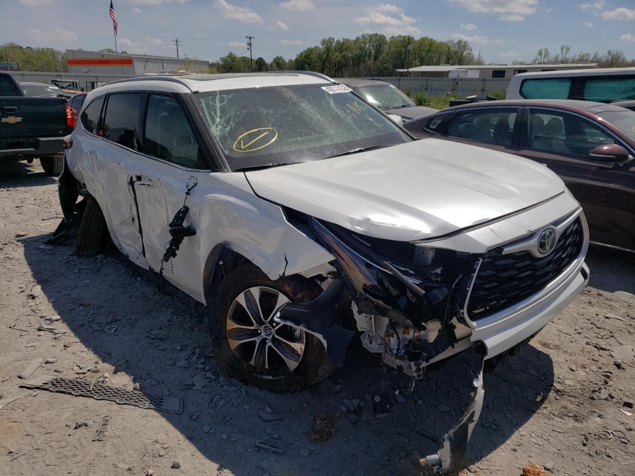 TOYOTA HIGHLANDER 2022 with VIN 5TDGZRAH1NS097162 - Photo from auction