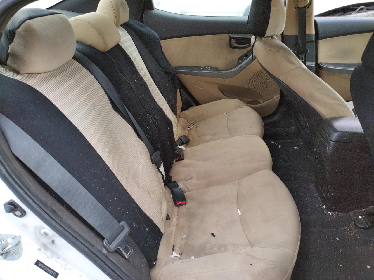 Photo 6 from auction – 2011 HYUNDAI ELANTRA GL with VIN 5NPDH4AE6BH020593