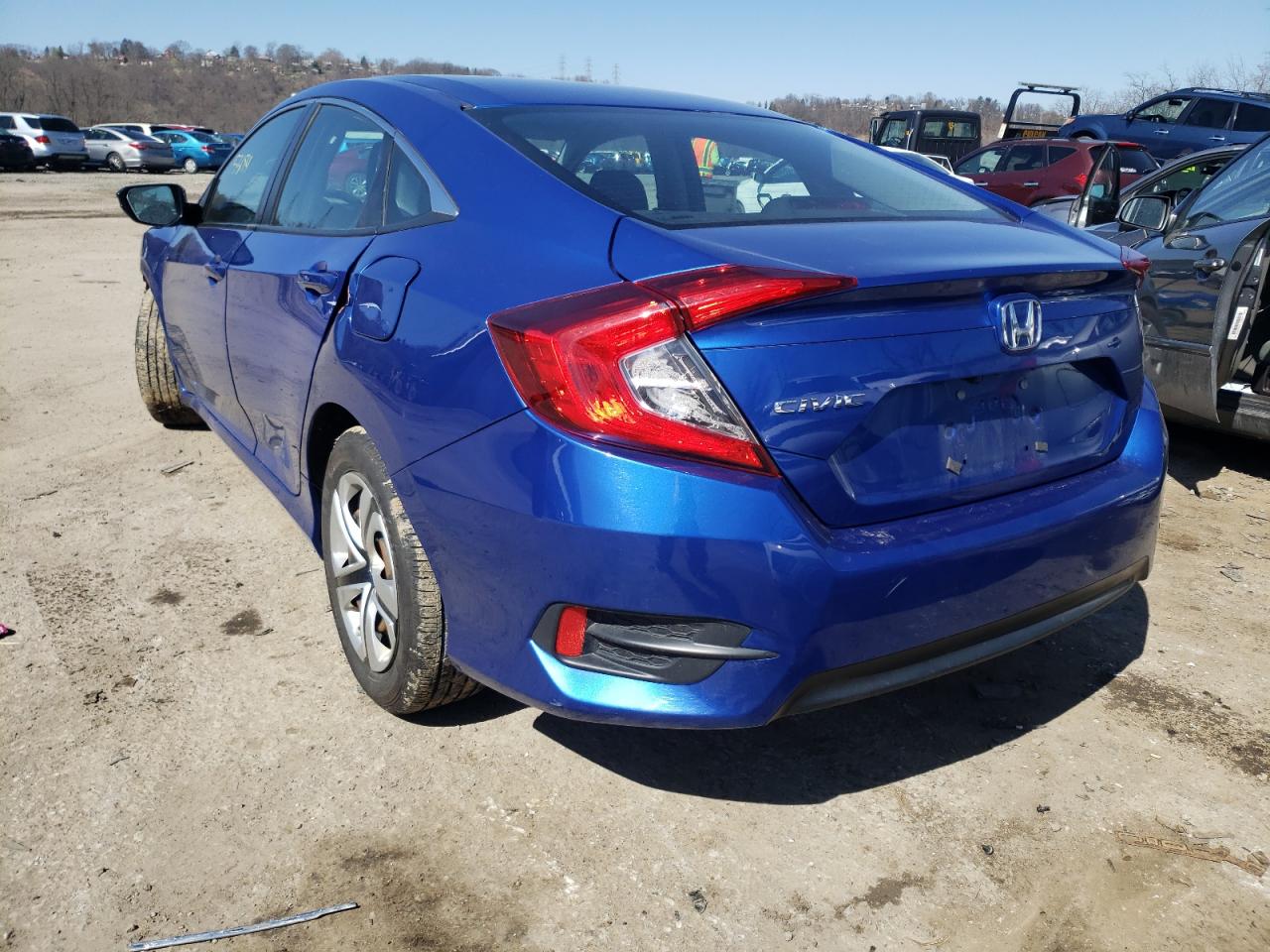 Photo 3 from auction – 2016 HONDA CIVIC LX with VIN 19XFC2F59GE087690